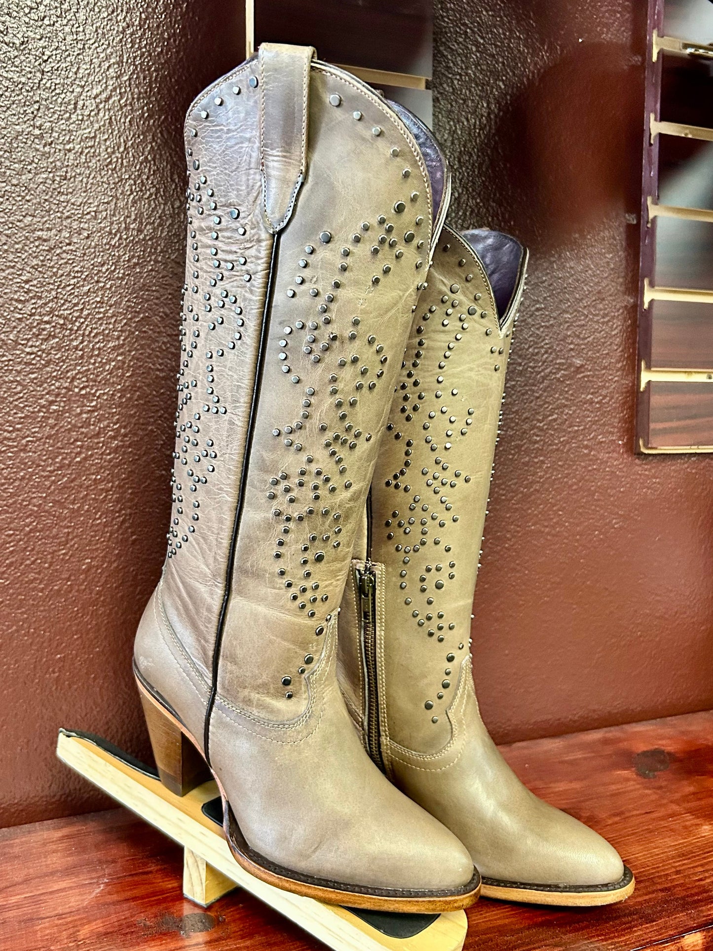 Taylor Women’s Snip Toe Boot (Sand)