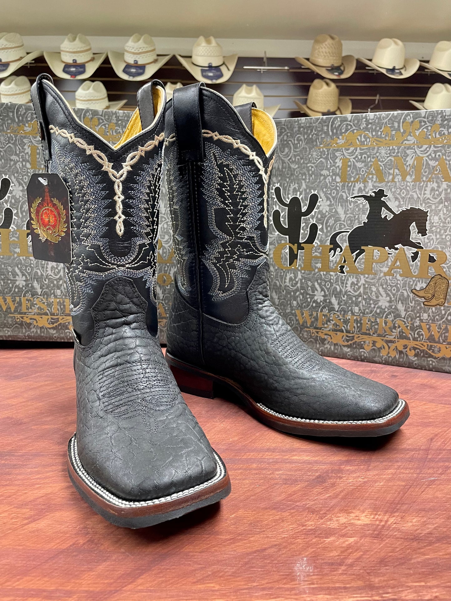 Cuello de Toro Black Boot