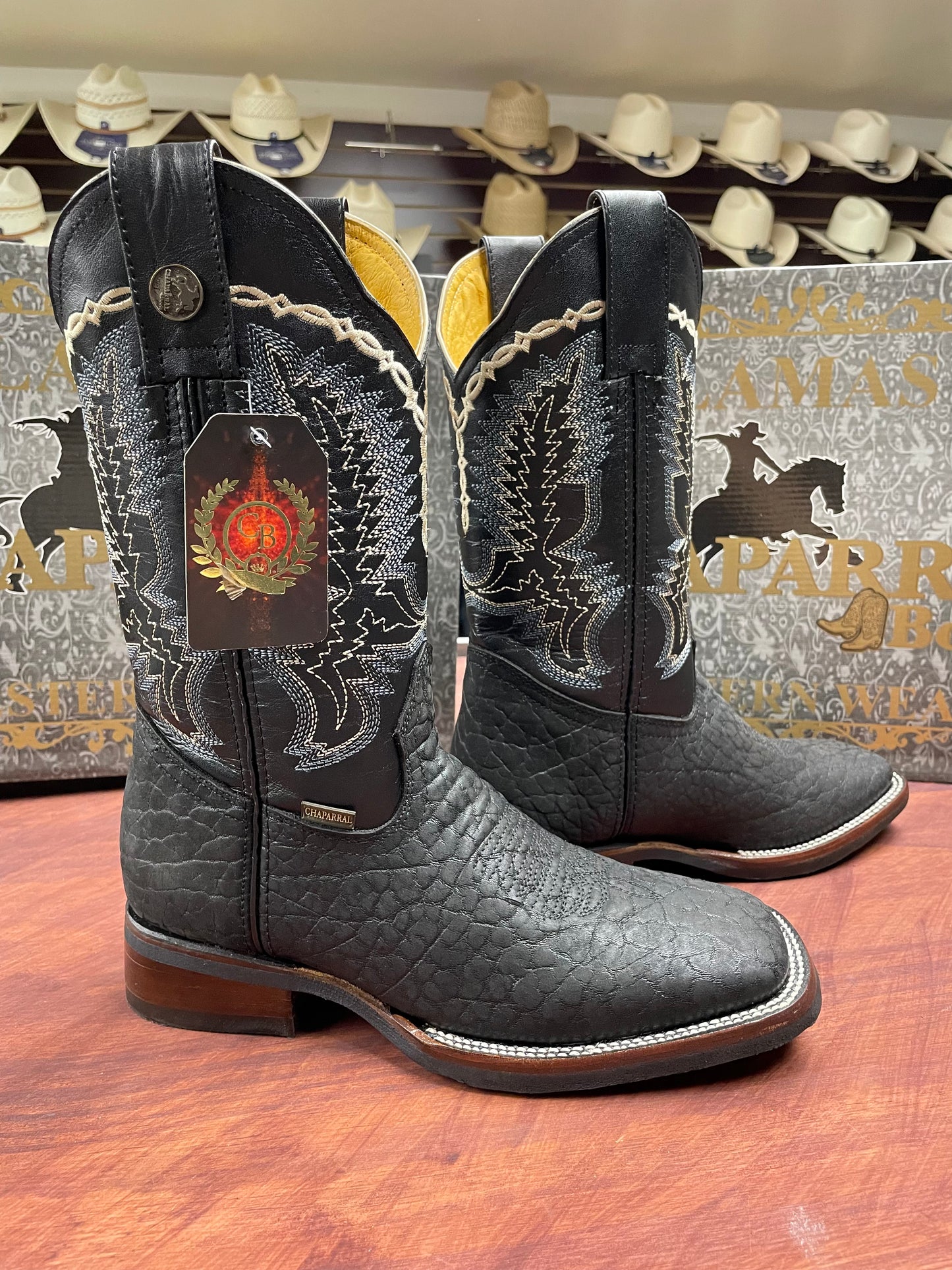 Cuello de Toro Black Boot