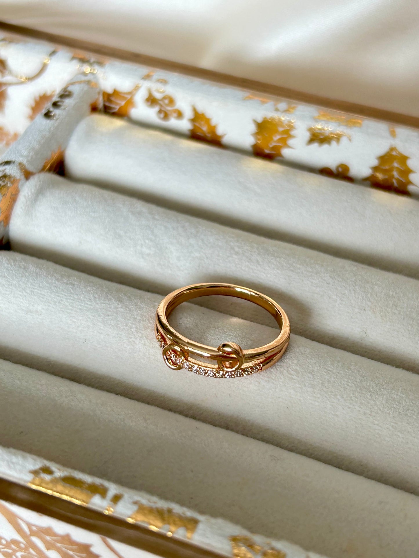 Rose gold toned ring