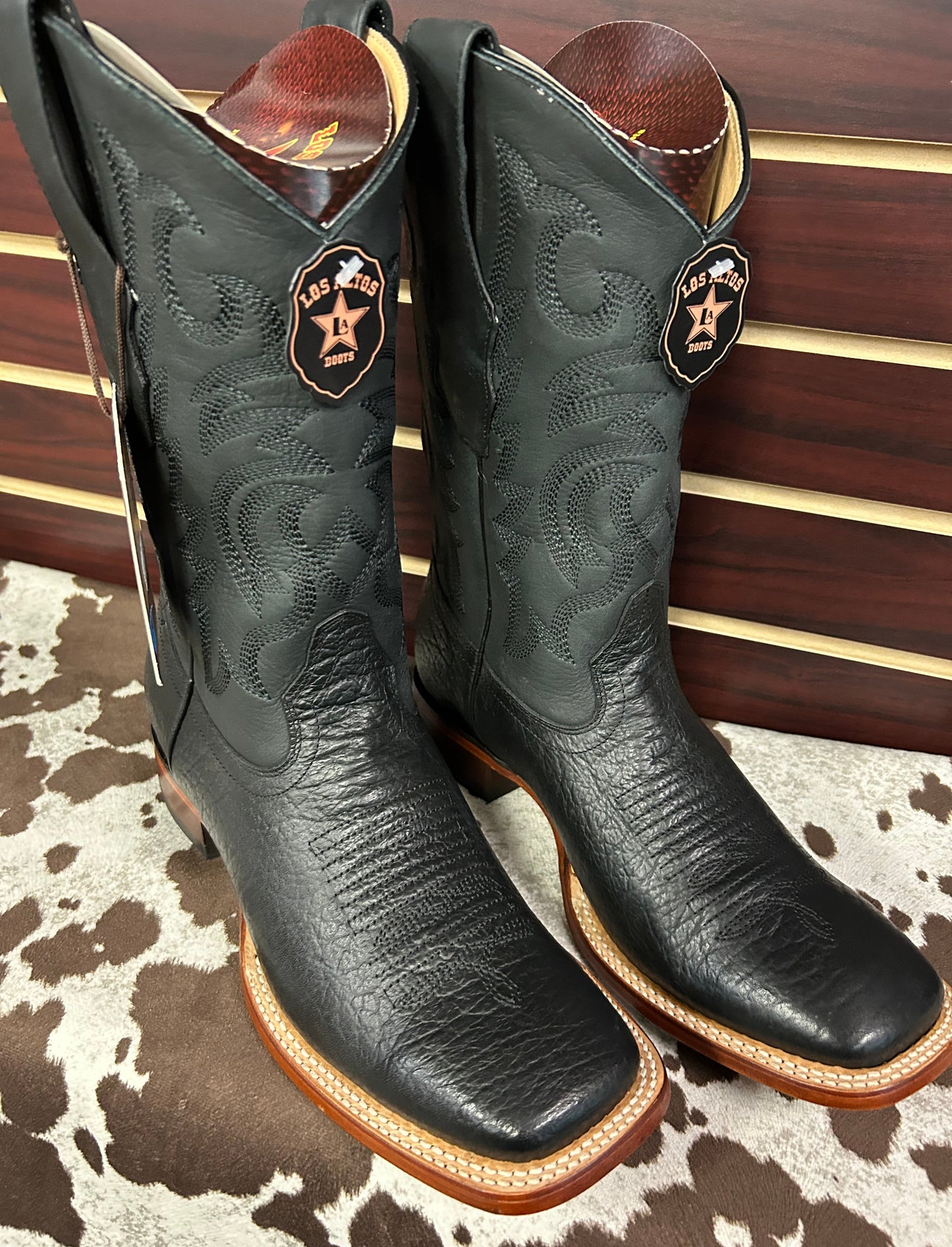 Bull Shoulder Square Toe Boot (Black)