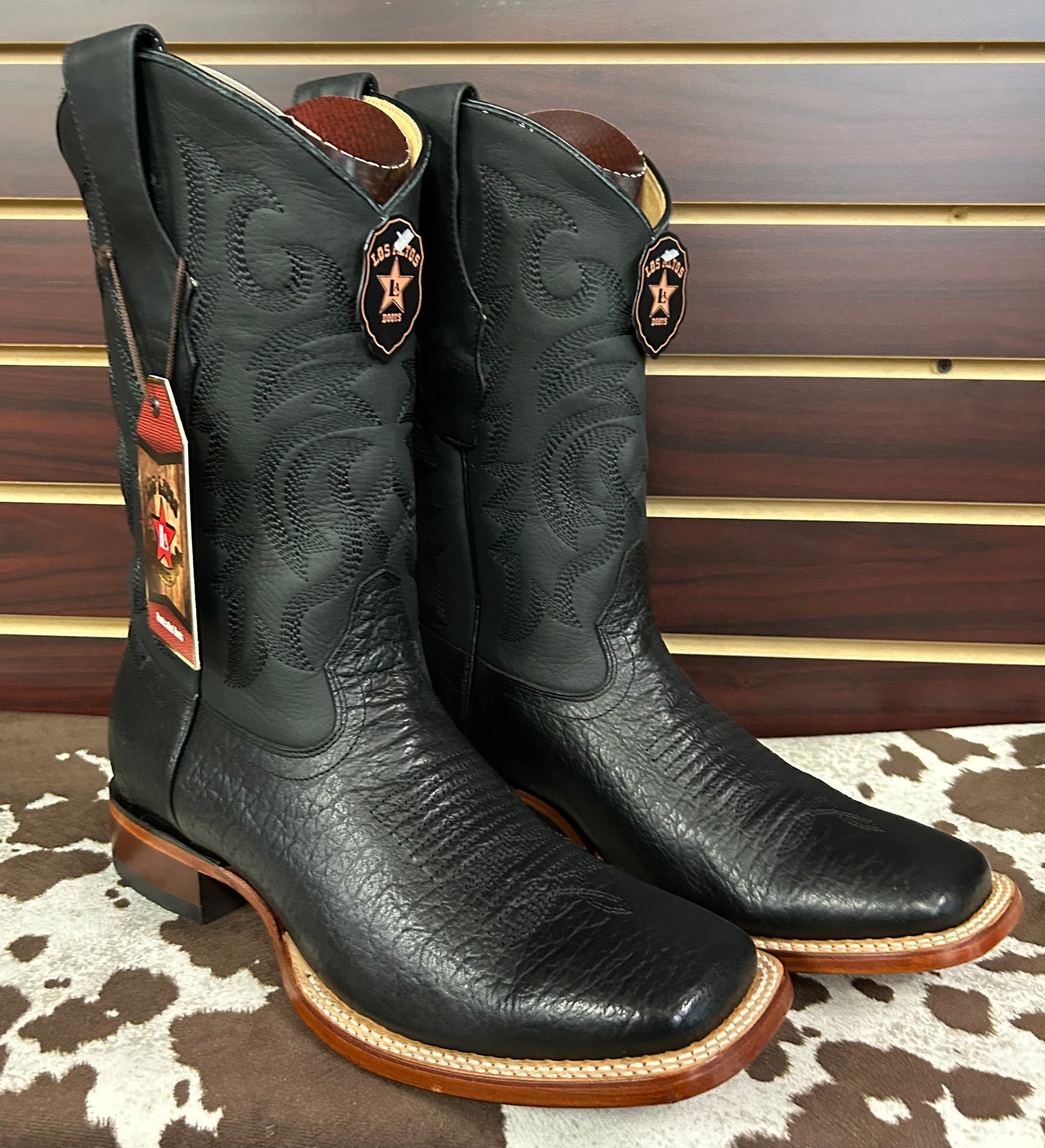 Bull Shoulder Square Toe Boot (Black)