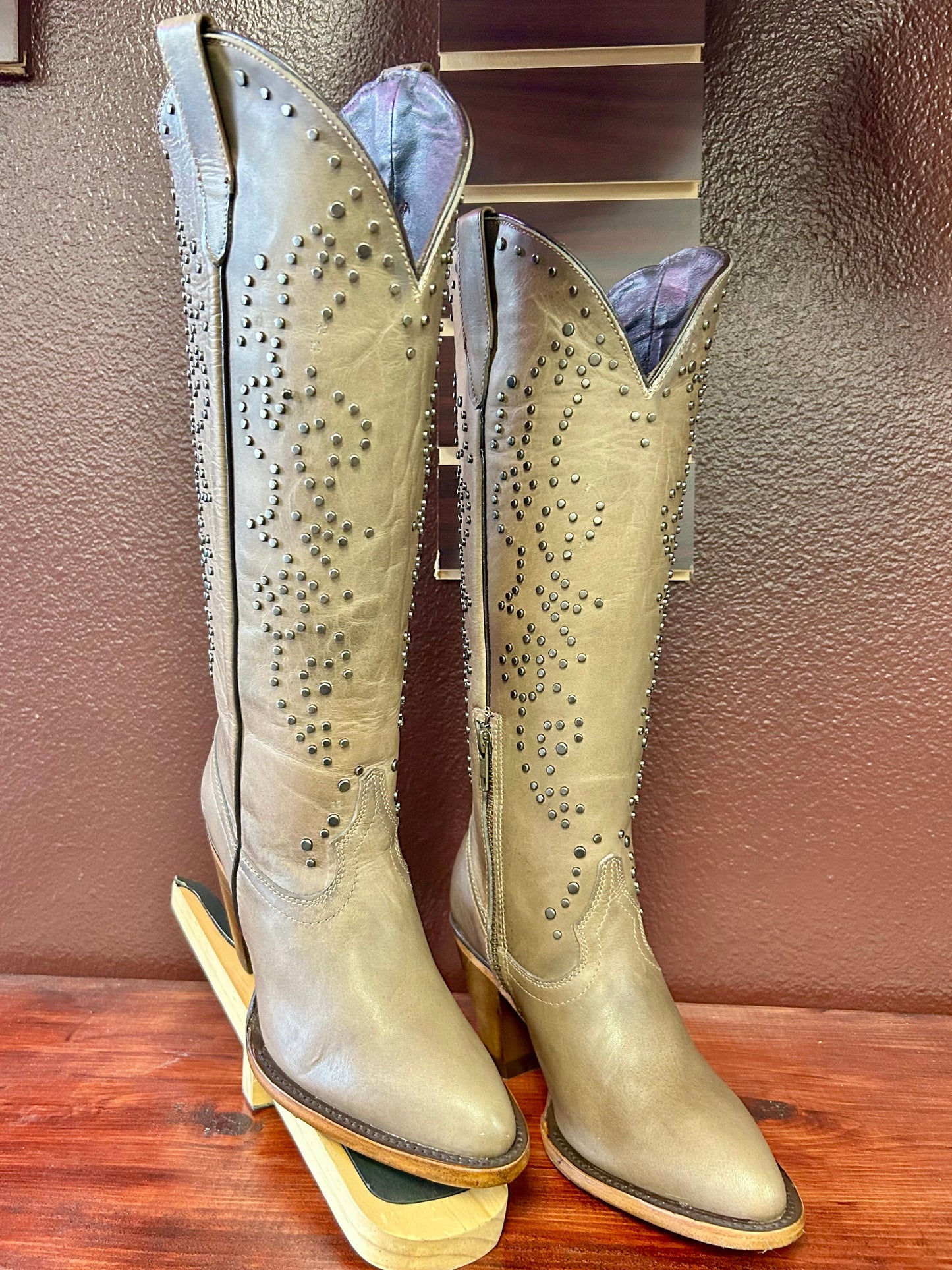 Taylor Women’s Snip Toe Boot (Sand)