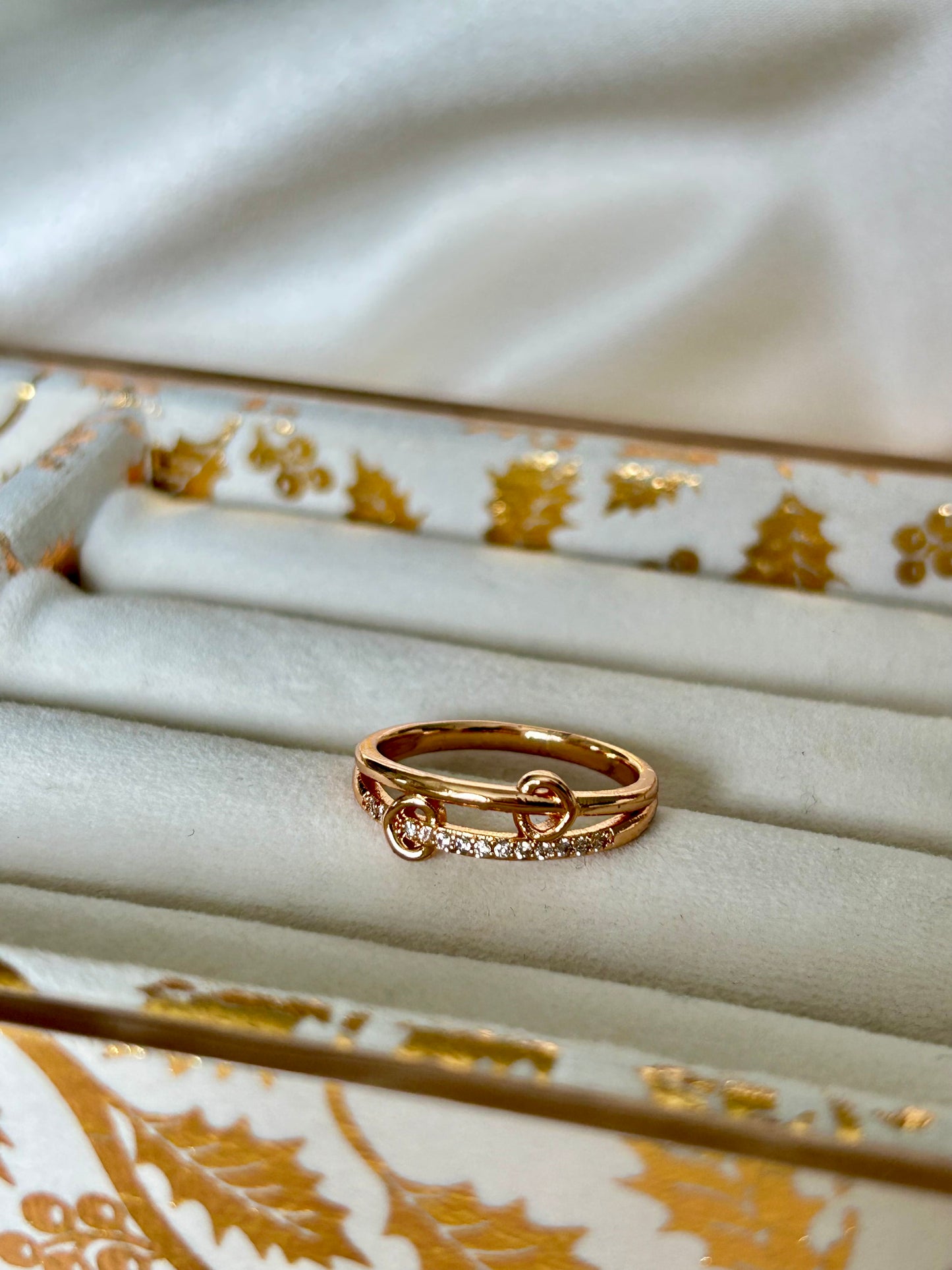 Rose gold toned ring