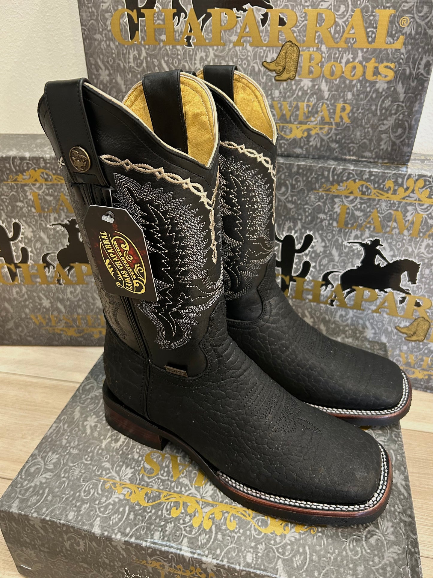 Cuello de Toro Black Boot