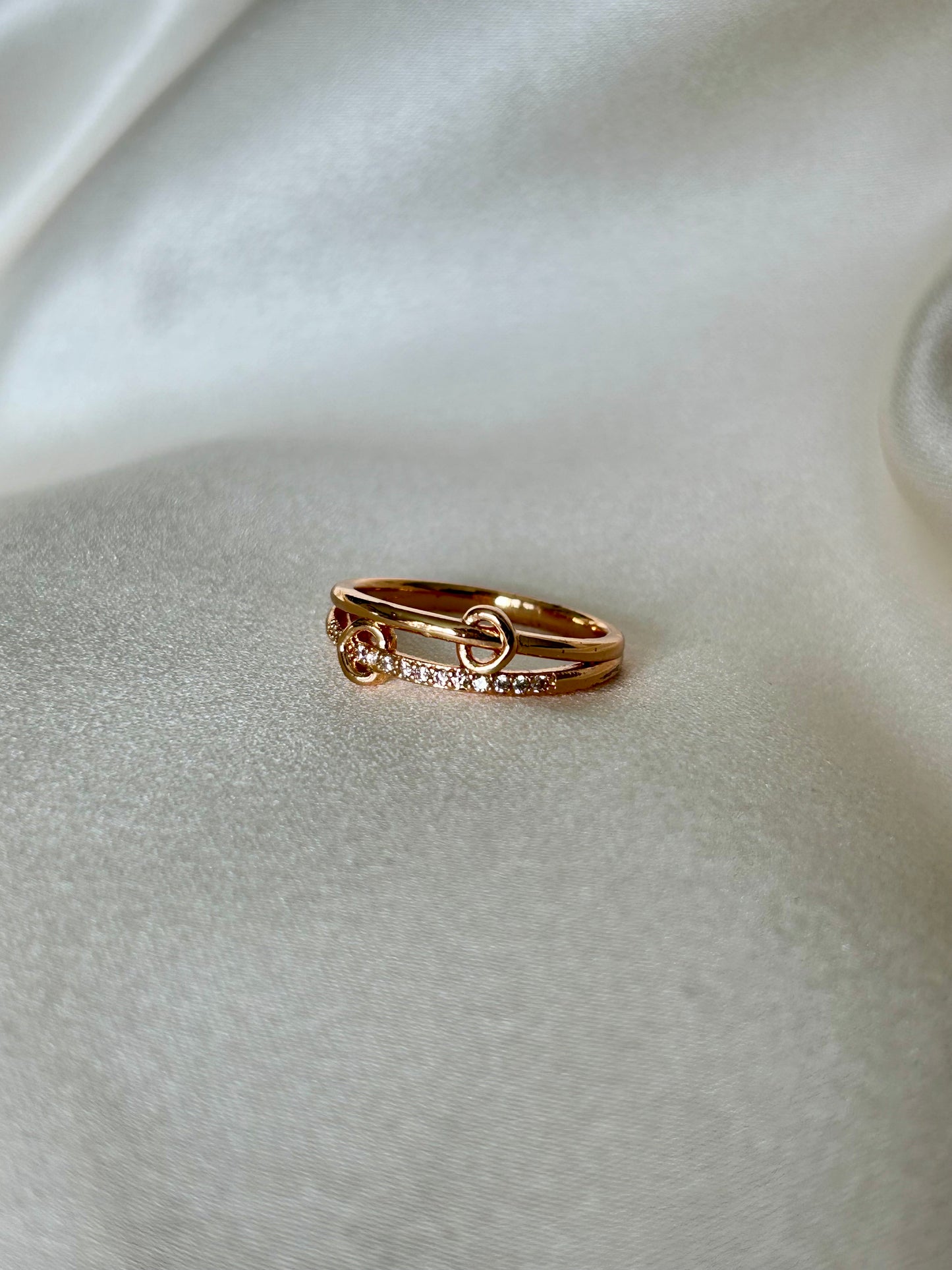Rose gold toned ring
