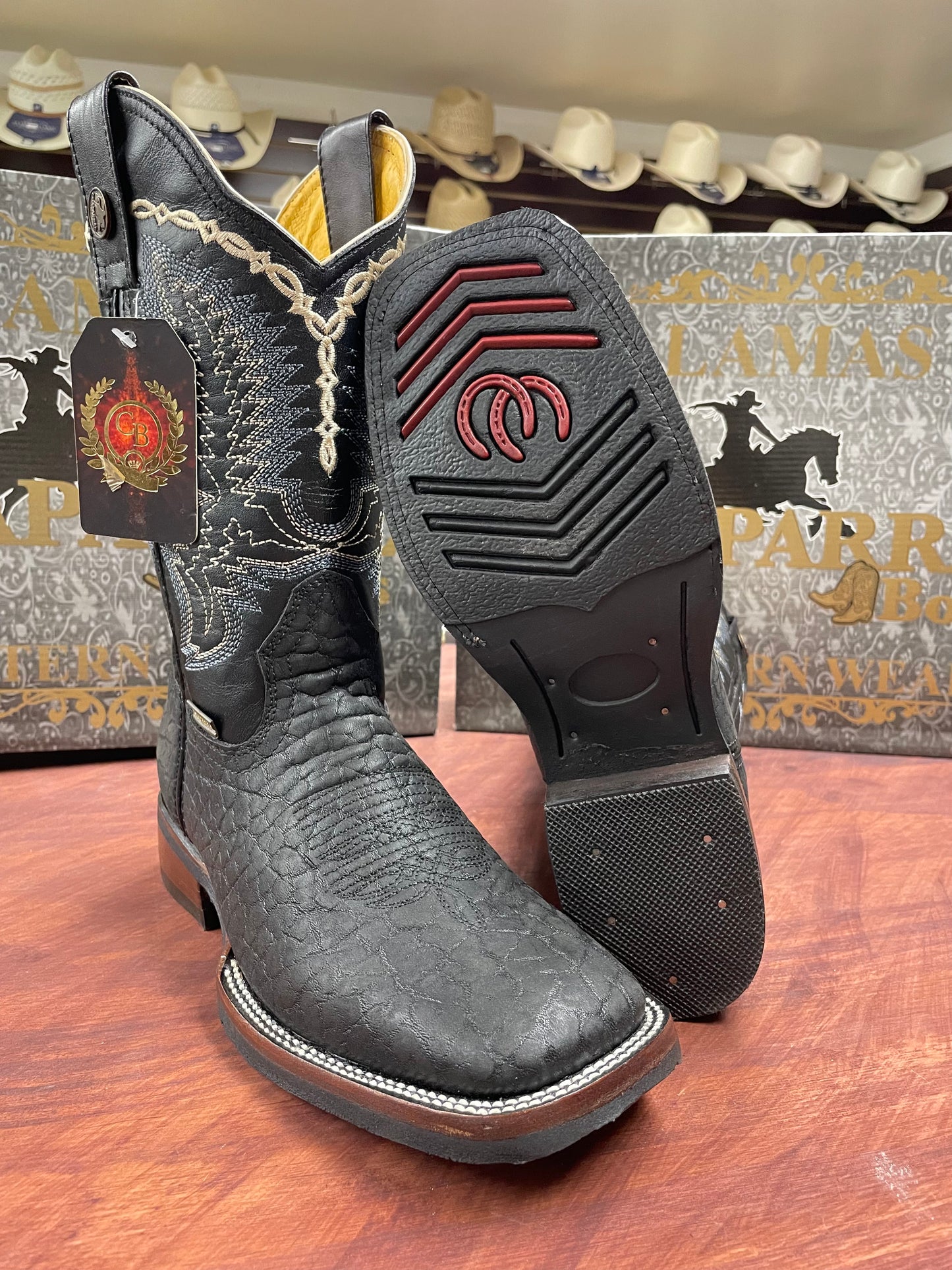 Cuello de Toro Black Boot