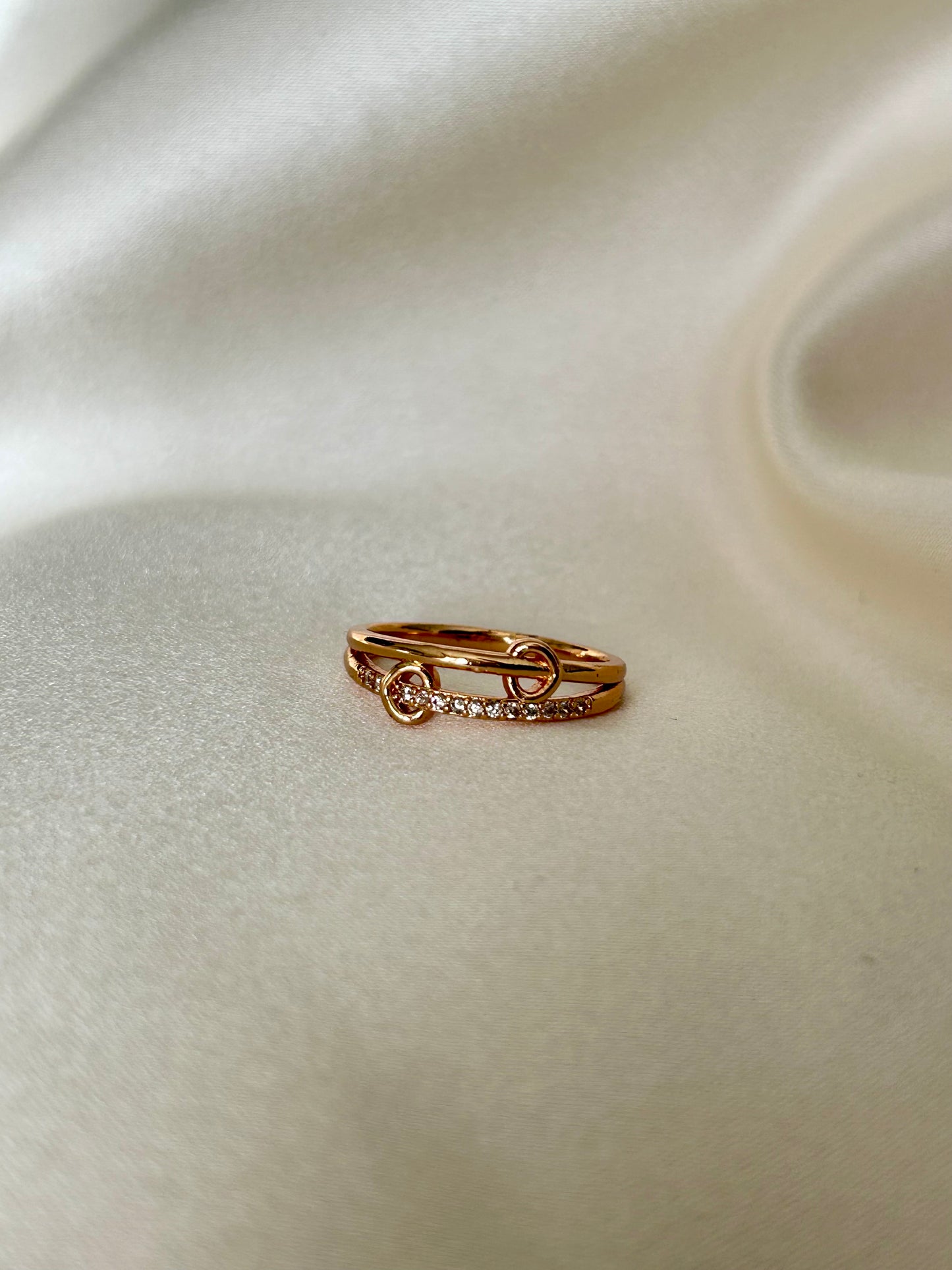 Rose gold toned ring