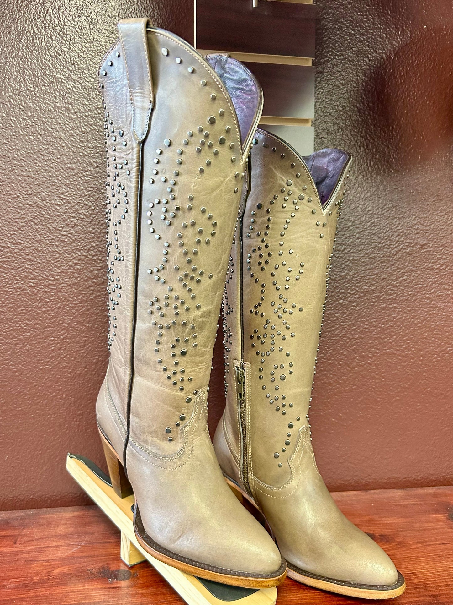 Taylor Women’s Snip Toe Boot (Sand)